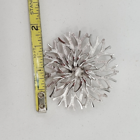 Vtg Crown Trifari Brooch Round Floral Shiny Brushed Silver-Tone 1.5” 60s 70s - Picture 10 of 12